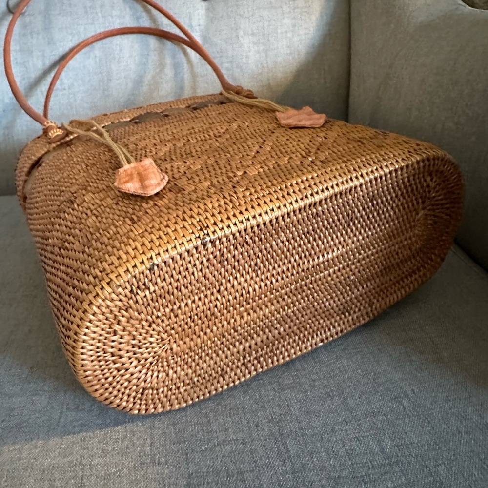 Handmade Bali-style Rattan Tote Bag with Drawstring Lining - Picture 6 of 9